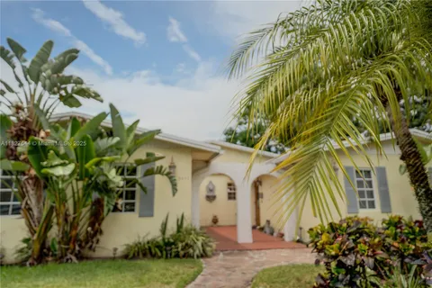 2403 SW 58th Mnr # 2, Dania Beach FL 33312