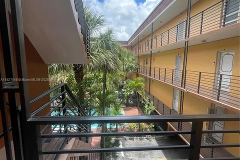 365 NE 125th St # 302, North Miami FL 33161