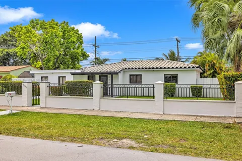 7395 SW 39th St, Miami FL 33155