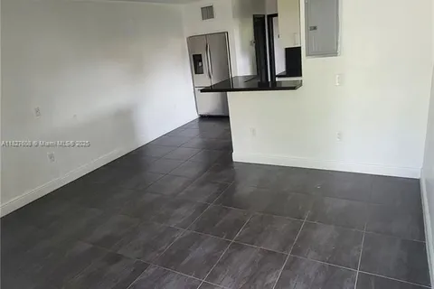 3042 NW 27th St # B, Miami FL 33142