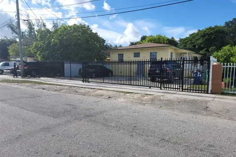 2729 NW 47th St, Miami FL 33142