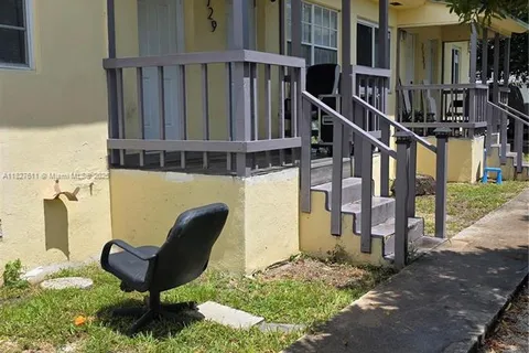2729 NW 47th St, Miami FL 33142