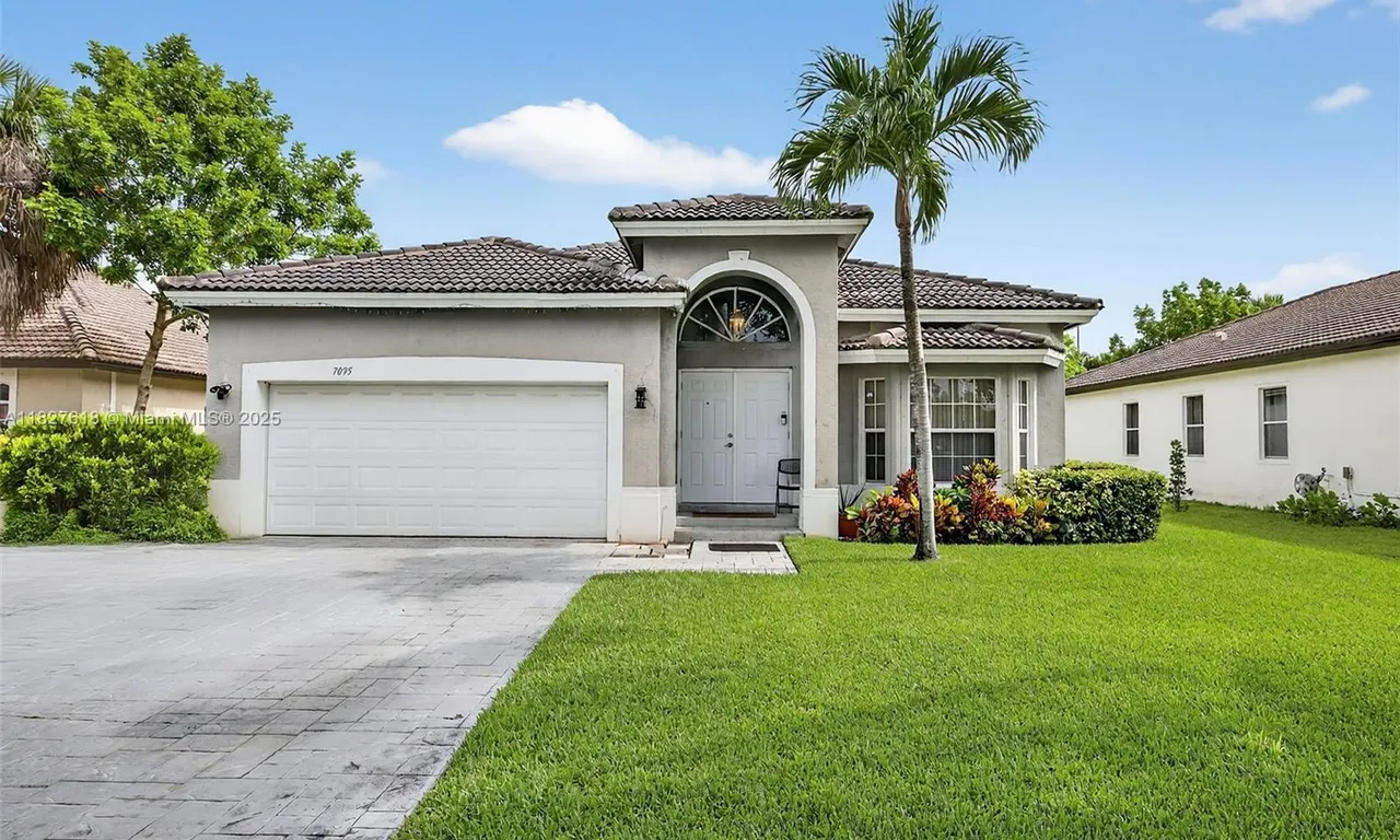 7095 E Tropical Way, Plantation FL 33317