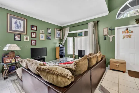 7095 E Tropical Way, Plantation FL 33317