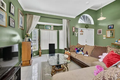 7095 E Tropical Way, Plantation FL 33317