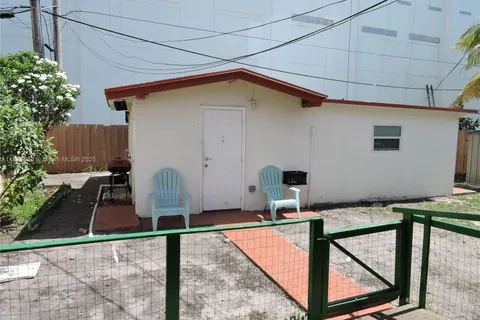 525 E 24th St # 4, Hialeah FL 33013