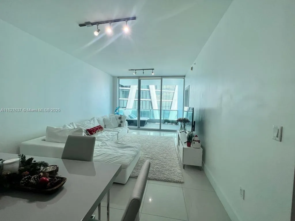 900 Biscayne Blvd # 3210, Miami FL 33132