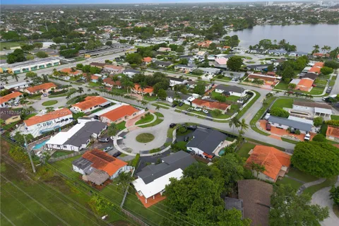 9471 SW 10th St, Miami FL 33174