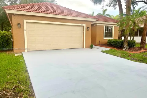 1084 Aspri Way, Riviera Beach FL 33418