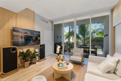 2100 Park Ave # 203, Miami Beach FL 33139