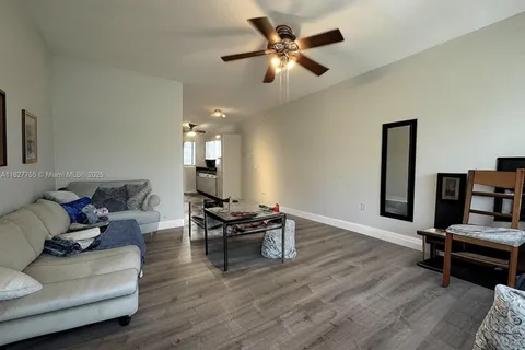 75 Washington Ave # 18, Miami Beach FL 33139