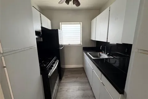 75 Washington Ave # 18, Miami Beach FL 33139