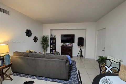 8440 SW 8th St # 307A, Miami FL 33144
