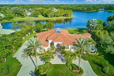 2939 Paddock Ln, Weston FL 33331