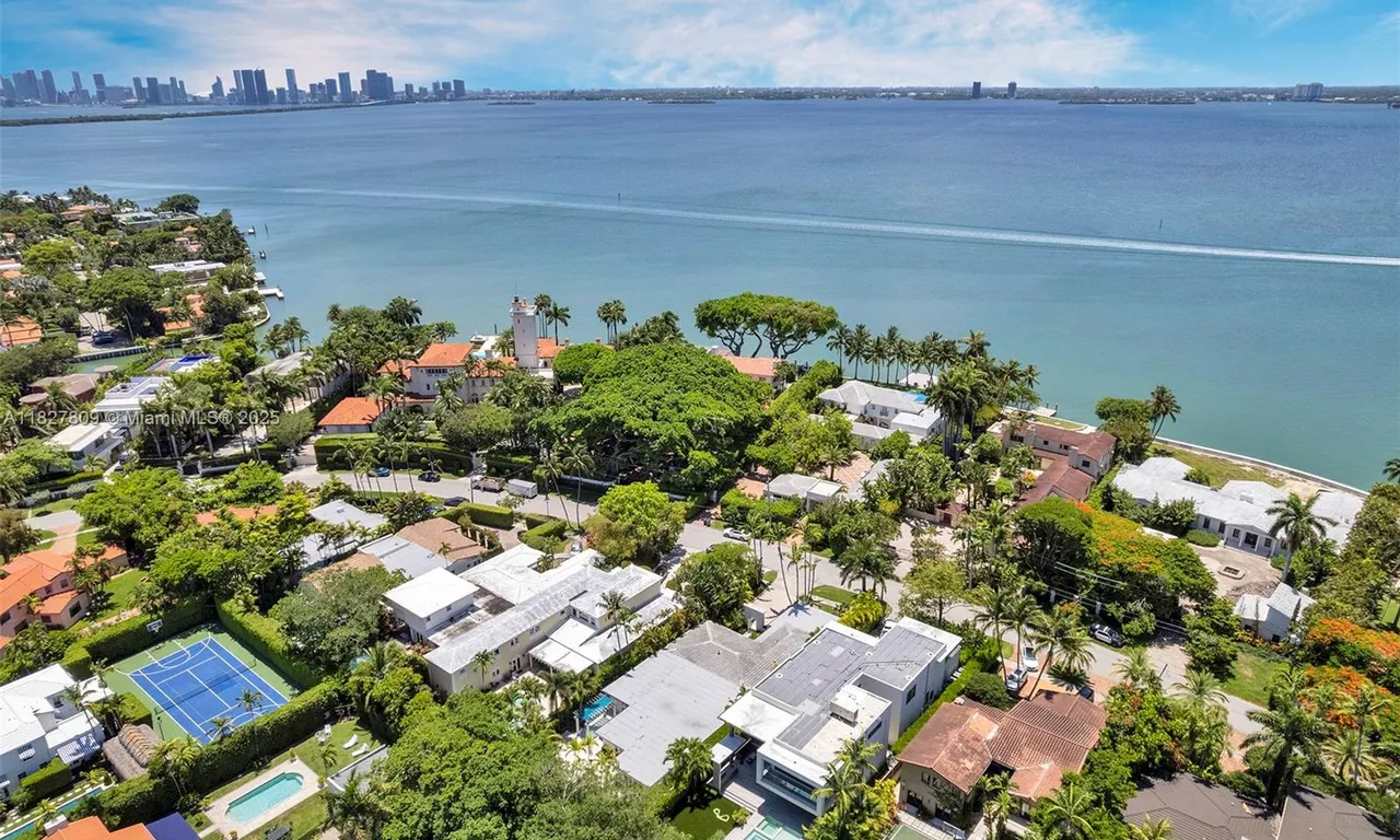 5055 N Bay Rd, Miami Beach FL 33140