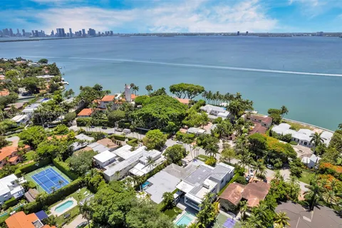 5055 N Bay Rd, Miami Beach FL 33140
