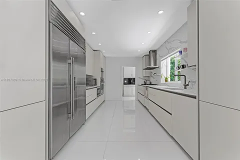 5055 N Bay Rd, Miami Beach FL 33140