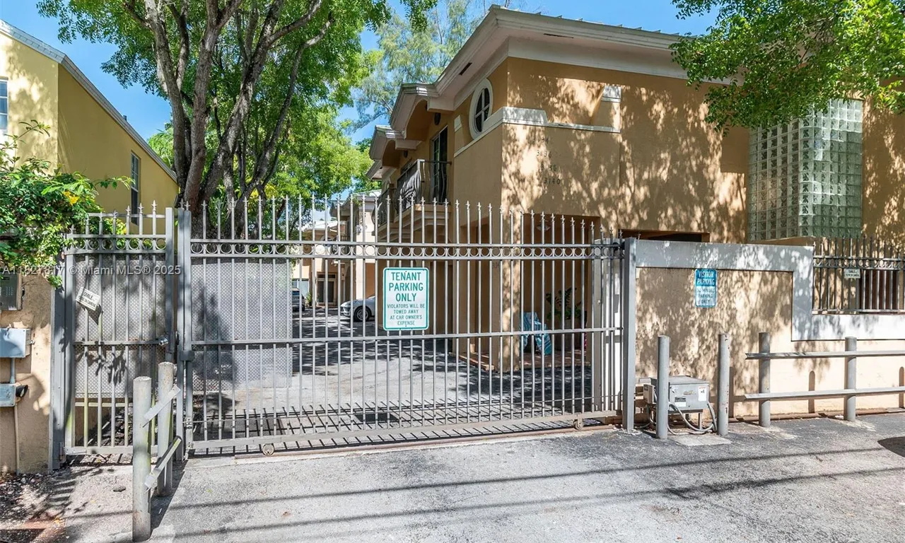 3136 Virginia St, Miami FL 33133