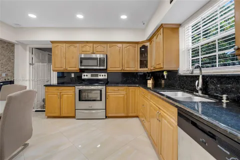 4911 SW 29th Ter, Dania Beach FL 33312