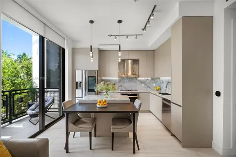 1030 15th St # 213, Miami Beach FL 33139