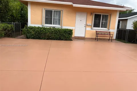 2758 NW 57th St, Miami FL 33142