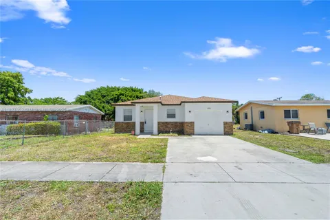 229 SW 2nd Ct, Deerfield Beach FL 33441