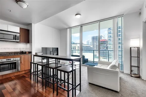 300 S Biscayne Blvd # 1403, Miami FL 33131