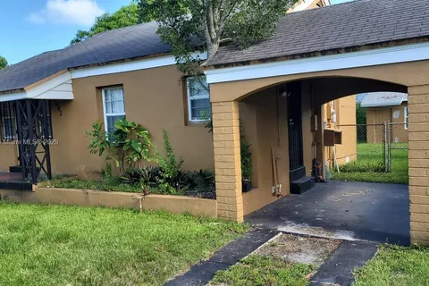 1042 NW 49th St, Miami FL 33127