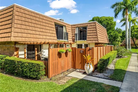 9109 SW 20th St, Davie FL 33324