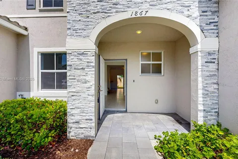 1867 SE 26th Ter, Homestead FL 33035