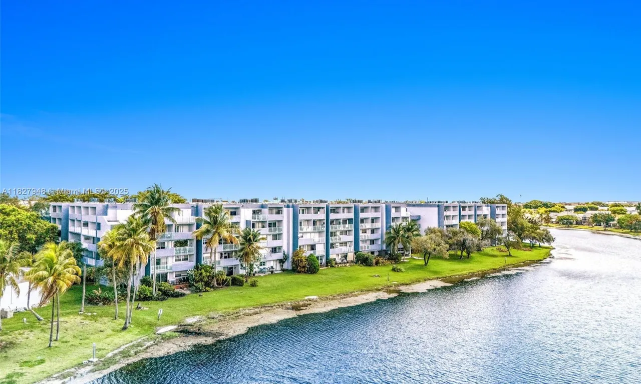 9357 Fontainebleau Blvd # 207D, Miami FL 33172