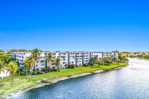 9357 Fontainebleau Blvd # 207D, Miami FL 33172