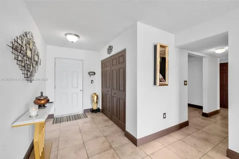 9357 Fontainebleau Blvd # 207D, Miami FL 33172