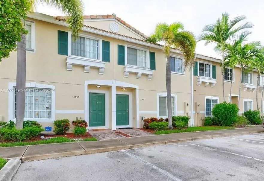5907 Glasgow Way, Tamarac FL 33321