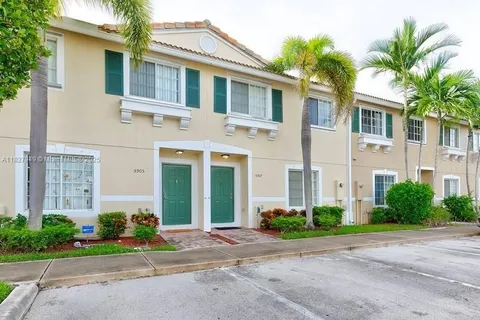 5907 Glasgow Way, Tamarac FL 33321