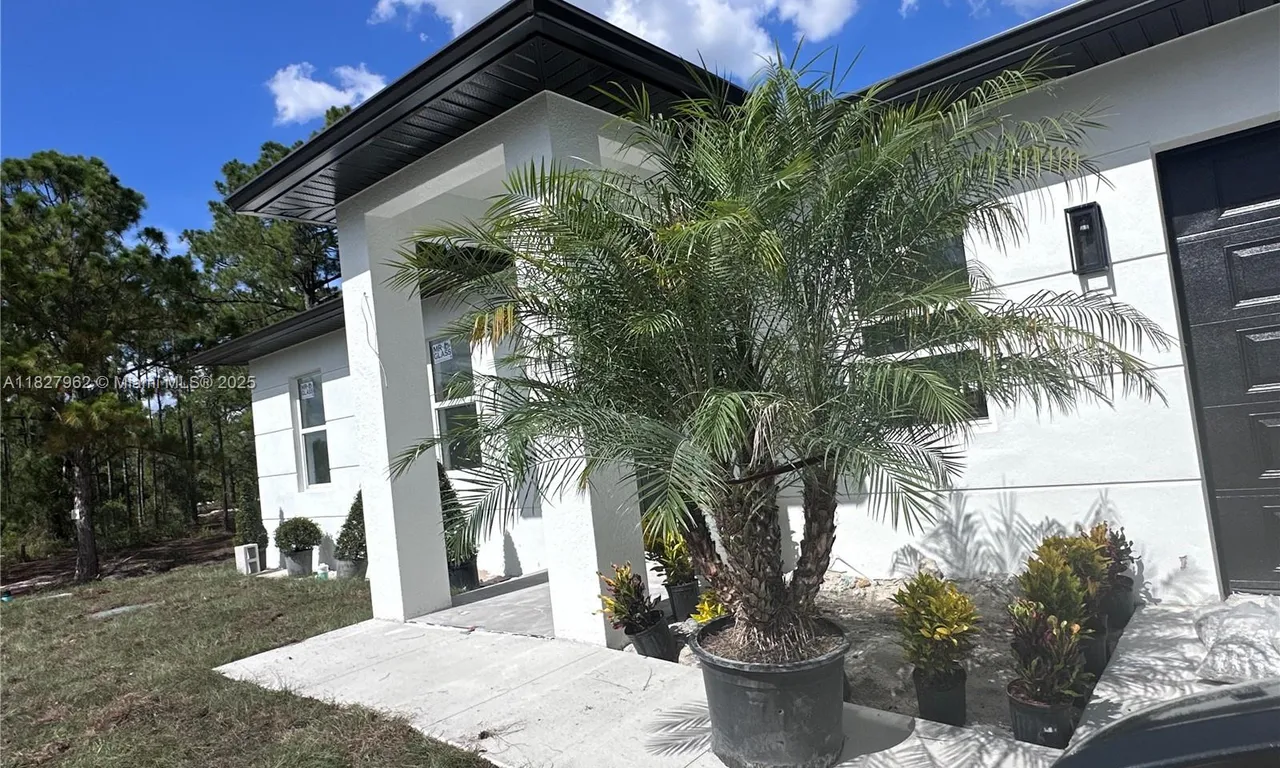 633 Wabasso Ave, Lehigh Acres FL 33974