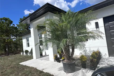 633 Wabasso Ave, Lehigh Acres FL 33974