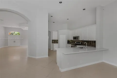 3843 Oak Ridge Cir, Weston FL 33331