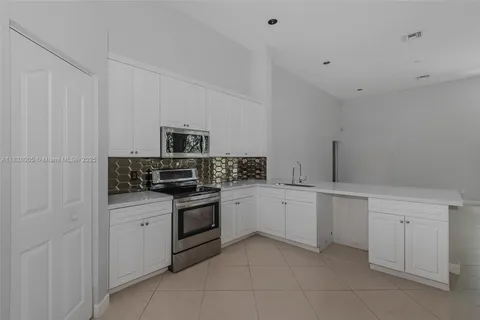 3843 Oak Ridge Cir, Weston FL 33331