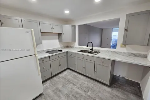 3600 NE 170th St # 402, North Miami Beach FL 33160