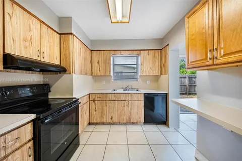 4130 NW 12th Ave, Oakland Park FL 33309
