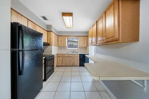4130 NW 12th Ave, Oakland Park FL 33309