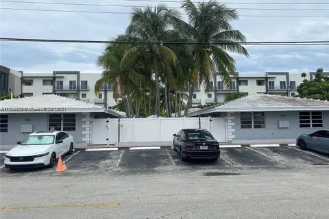 1030 N Victoria Park Rd, Fort Lauderdale FL 33304