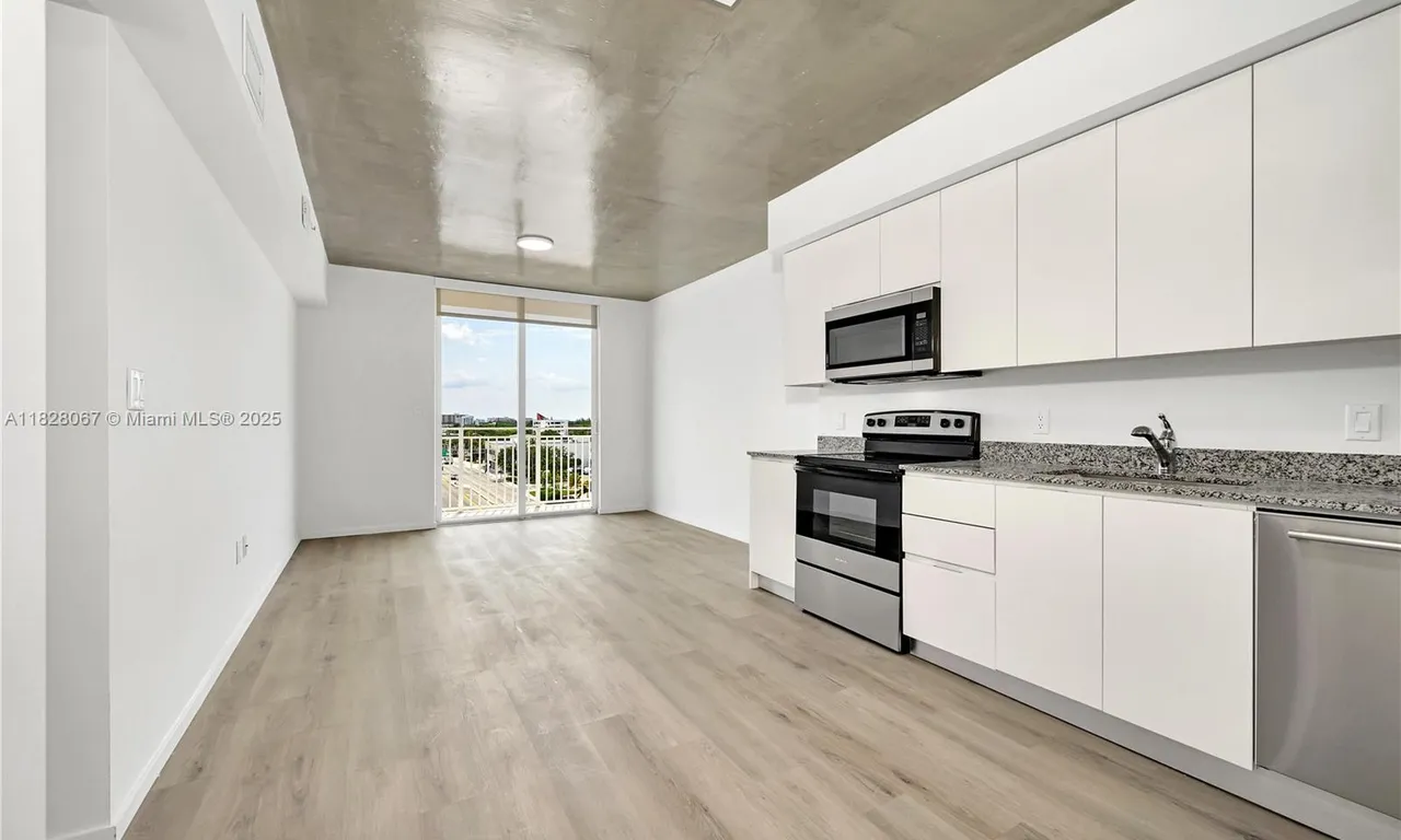 475 NE 125th # 303, North Miami FL 33161