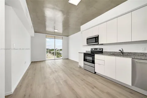 475 NE 125th # 303, North Miami FL 33161