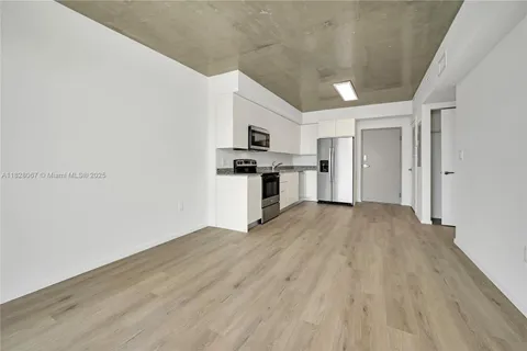 475 NE 125th # 303, North Miami FL 33161