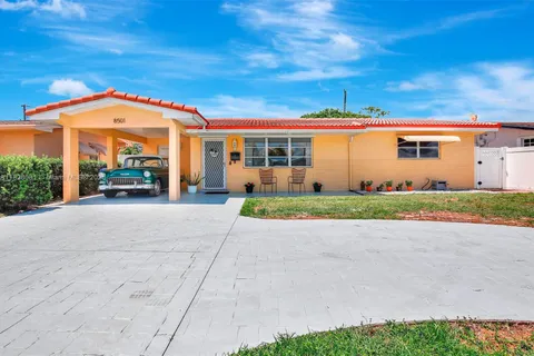 8501 NW 11th Ct, Pembroke Pines FL 33024