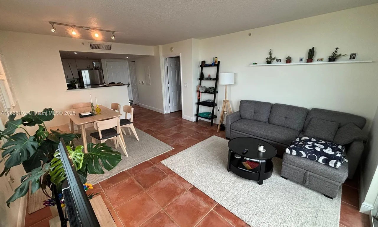 3000 CORAL WY # 621, Coral Gables FL 33145