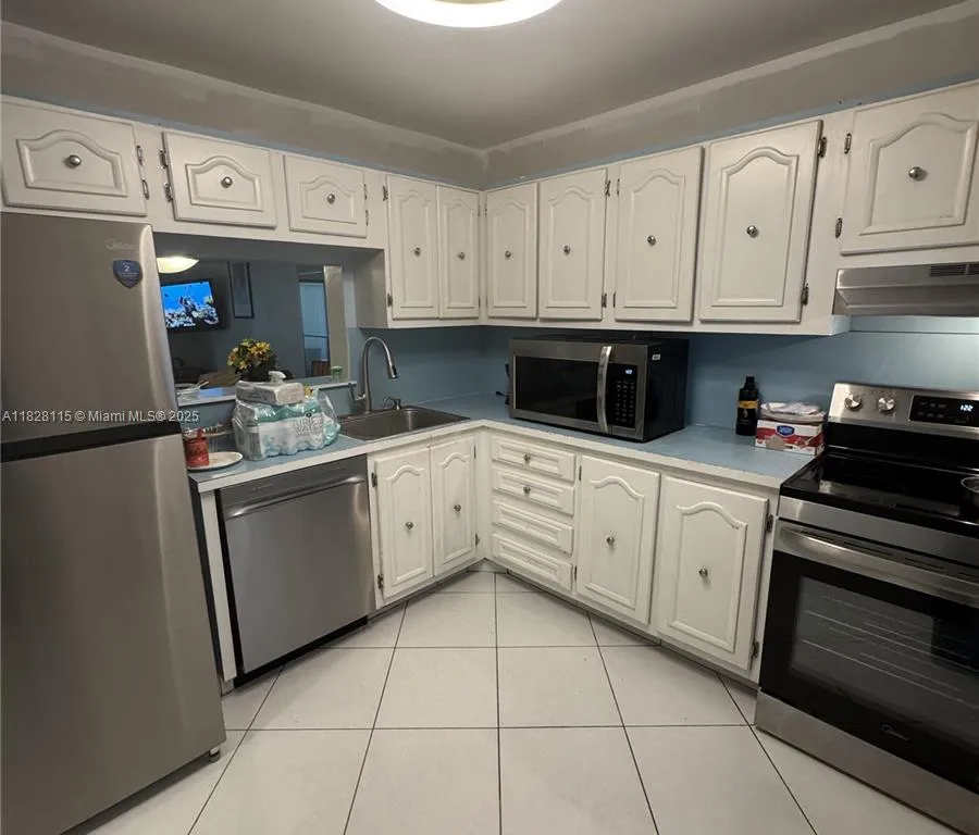 4050 NW 42nd Ave # 315, Lauderdale Lakes FL 33319