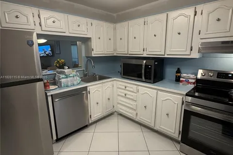 4050 NW 42nd Ave # 315, Lauderdale Lakes FL 33319
